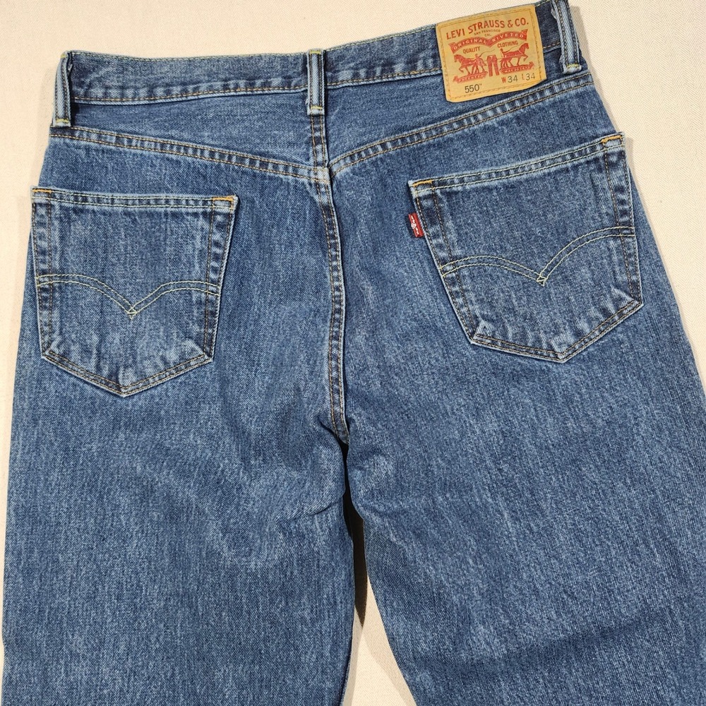 Levis 550 Relaxed Fit Tapered Leg Mens Jeans W34 L34 Medium Wash Blue 90s Style